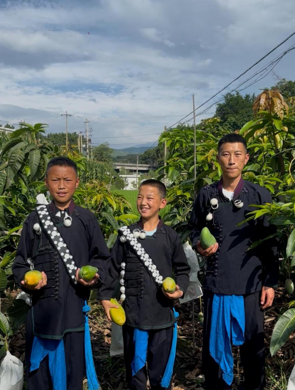 “舅舅照顧3個外甥近10年”引關注,舅舅回應:20歲開始照顧,那時剛中專畢業