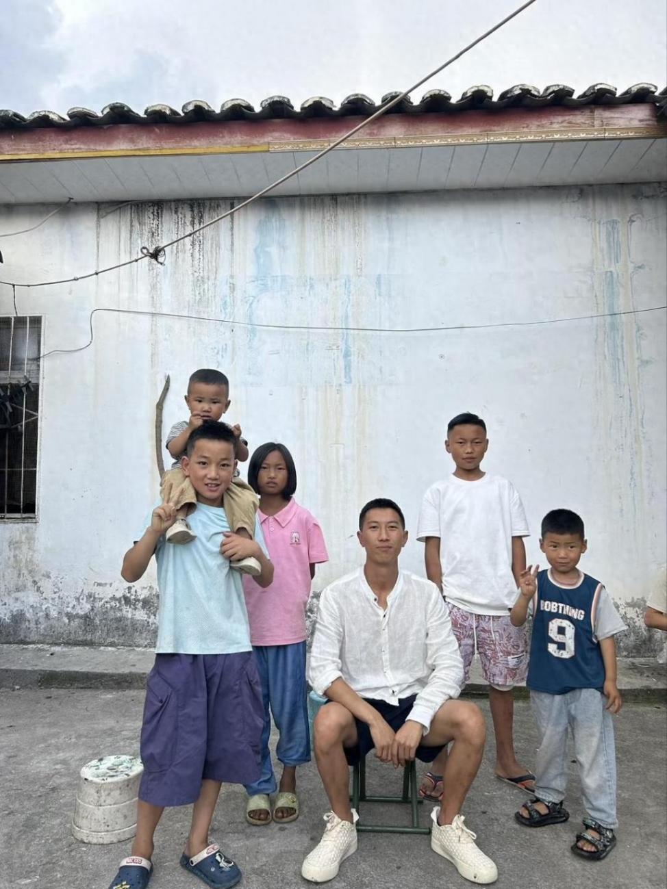 “舅舅照顧3個外甥近10年”引關注,舅舅回應:20歲開始照顧,那時剛中專畢業