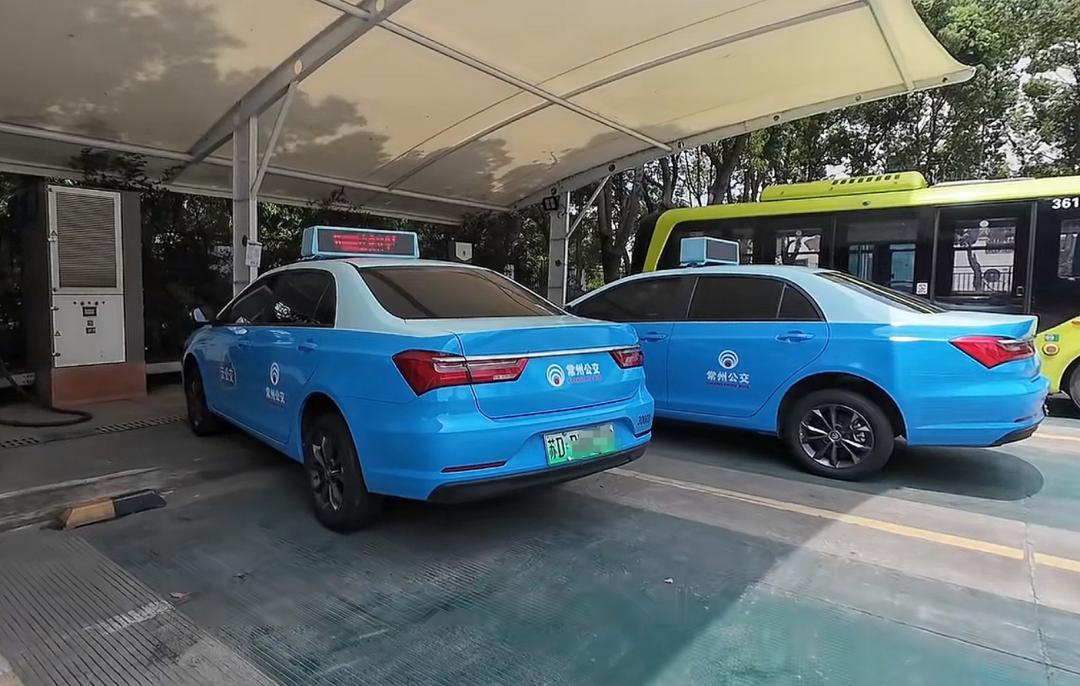 多地推5座網約公交,靈活出行新選擇引關注 網約車司機面臨新考量