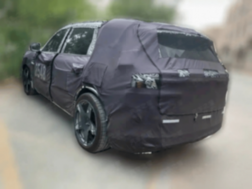 極氪8X內飾曝光,與9X截然不同,換裝獨立大屏,主打運動性能