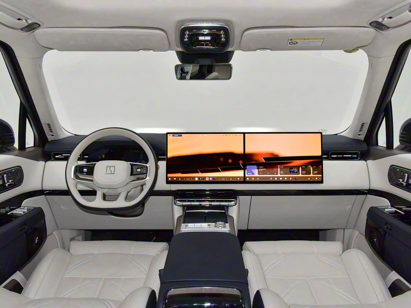 極氪8X內飾曝光,與9X截然不同,換裝獨立大屏,主打運動性能